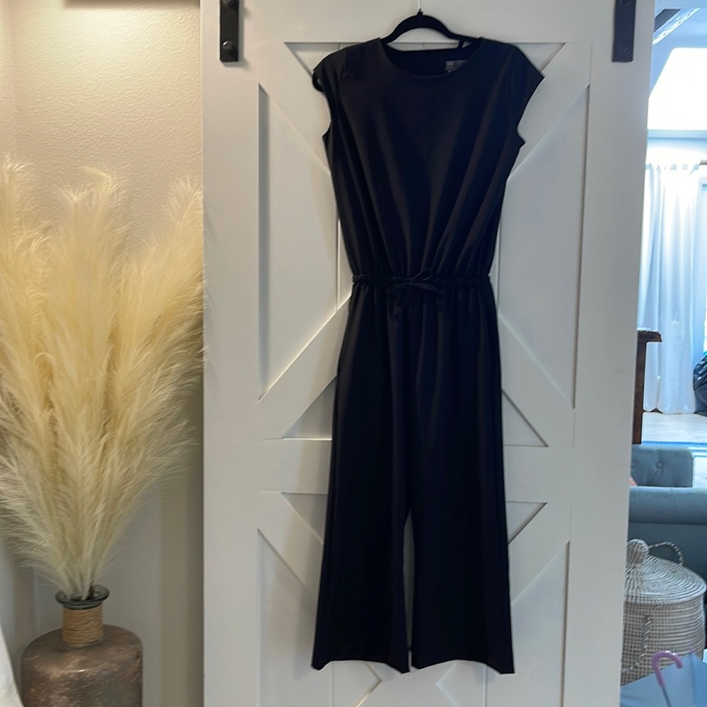 Albion size XS cropped wide leg romper size xs.